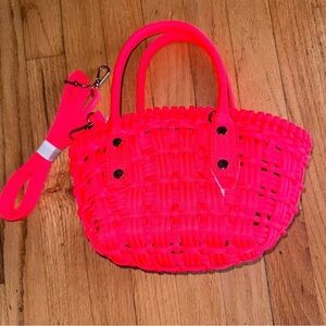 New UO woven handbag with attachable strap